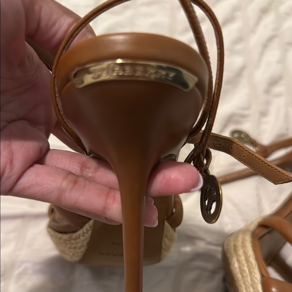 Burberry Tan Leather Heels Elegant Block Design - Picture 2 of 4